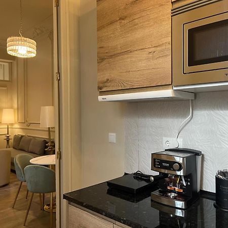 Apartamentos Loles De Cisneros Catedral マラガ エクステリア 写真